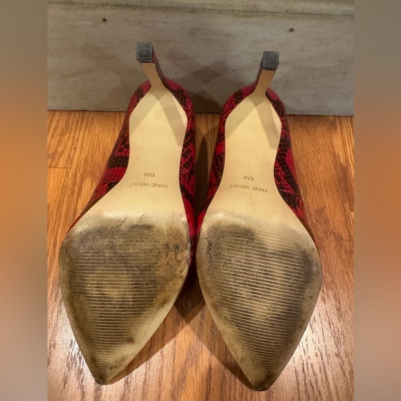 Nine West Tatiana Red and Black Snakeskin Pointy Heels Size 6M - Picture 8 of 10